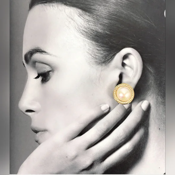 Christian Dior Vintage Goldtone Pearl Rhinestone Halo Clip On Earrings - Picture 3 of 5